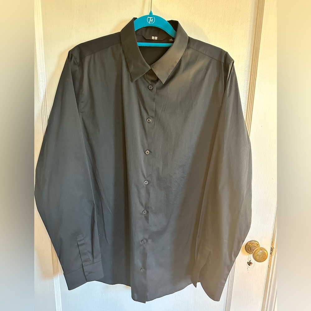 Uniqlo button down shirt size L